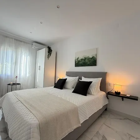 Alexandros Luxury Apartment Glossa