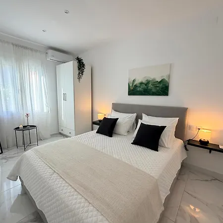 Апартаменты Alexandros Luxury Глосса